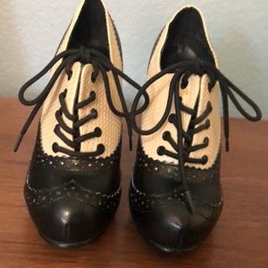 Size 6 Oxford Style Stilettos